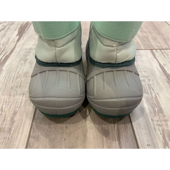 Cat & Jack winter snow boots size 5 - Picture 3 of 12